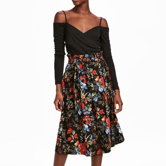 H&M Dresses & Skirts - H&M Floral Midi Calf Skirt